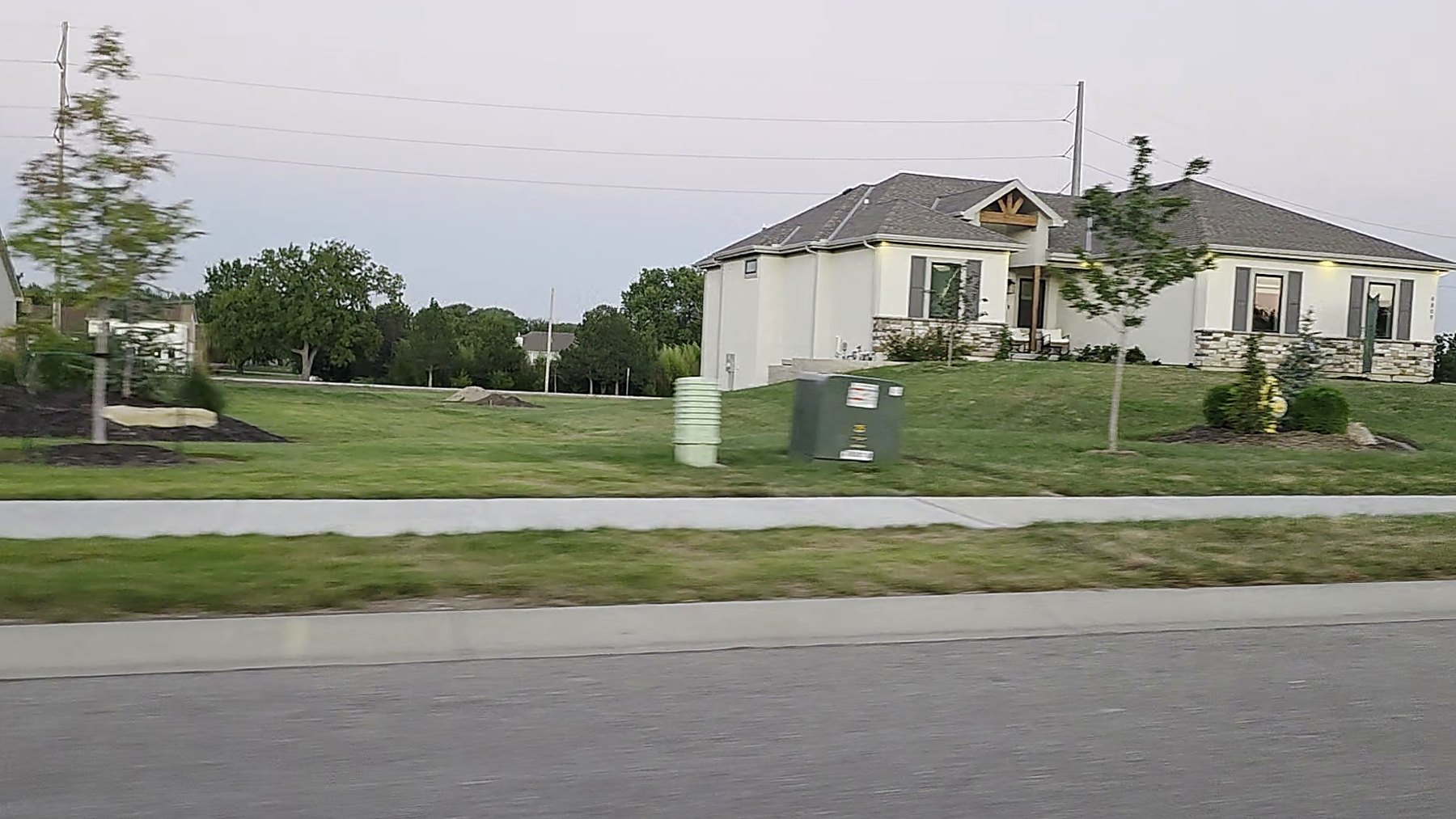 Wide De Soto residential streetscape